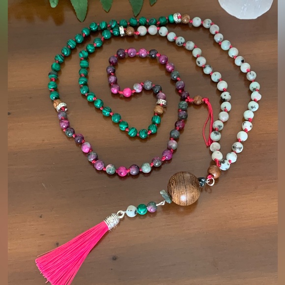 Knotted mala necklace handmade by My BrownDog - Picture 4 of 5